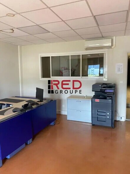 Bureau dans Gardanne à louer - Photo du bâtiment - Image 3 de 5