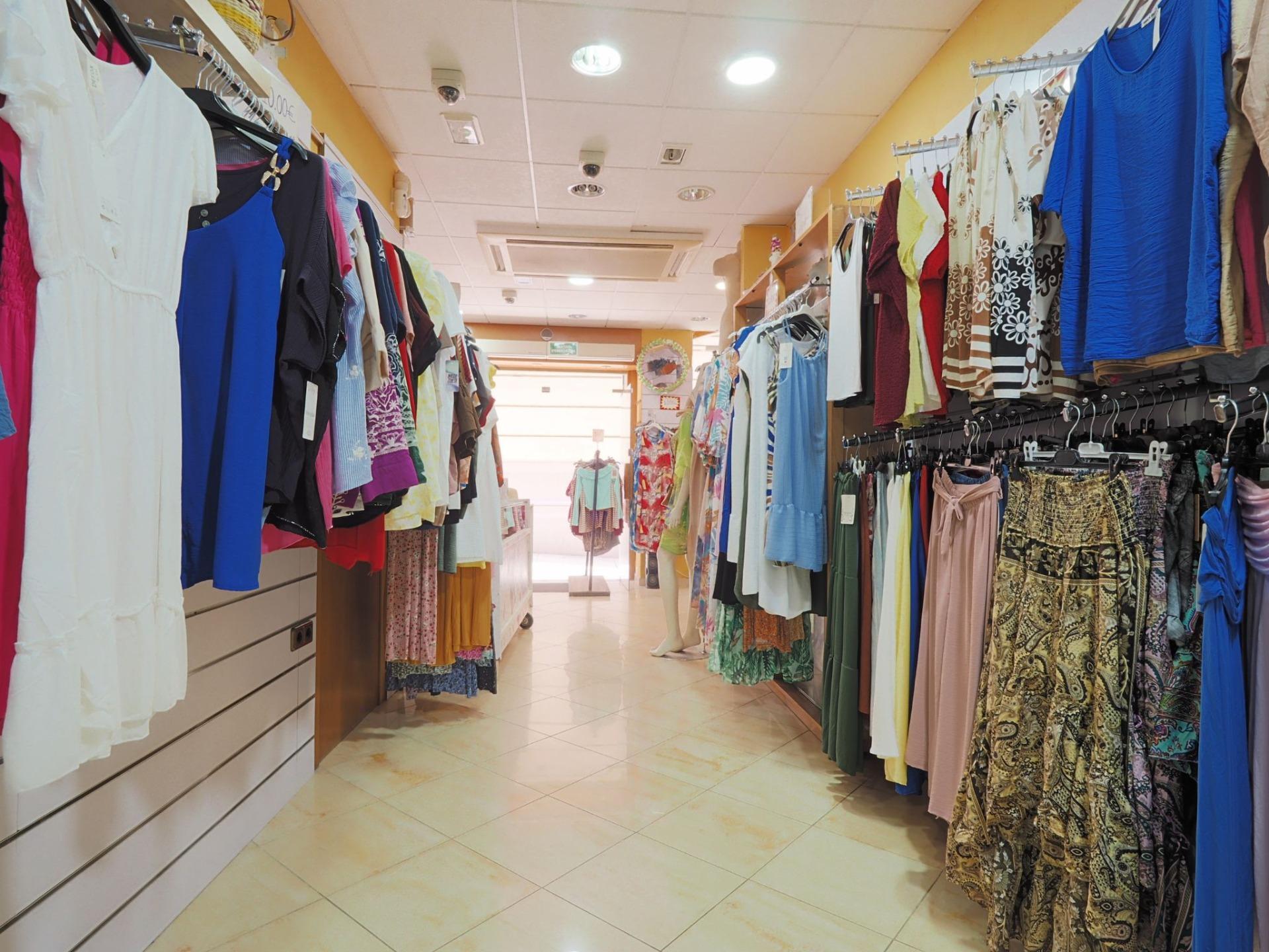 Retail in Figueres, Gerona for lease Interior Photo- Image 1 of 12