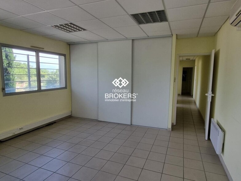 Office in Lunel for lease - Interior Photo - Image 1 of 6