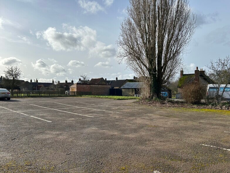 89 High St, Yardley Hastings à vendre - Photo du bâtiment - Image 3 de 10