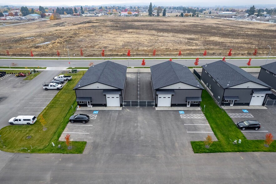 3383 W Daugharty Loop, Hayden, ID à louer - Photo du bâtiment - Image 3 de 21