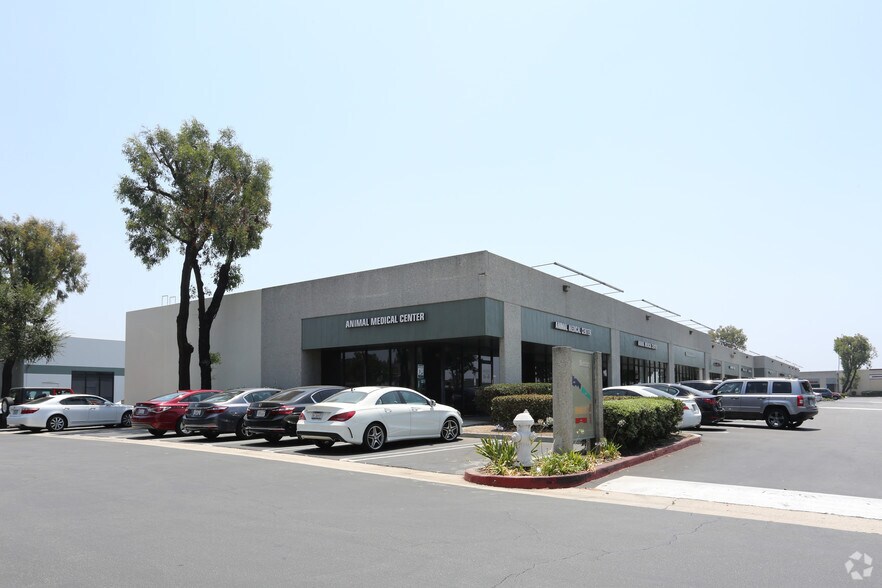 16540 Harbor Blvd, Fountain Valley, CA à louer - Photo du bâtiment - Image 2 de 6