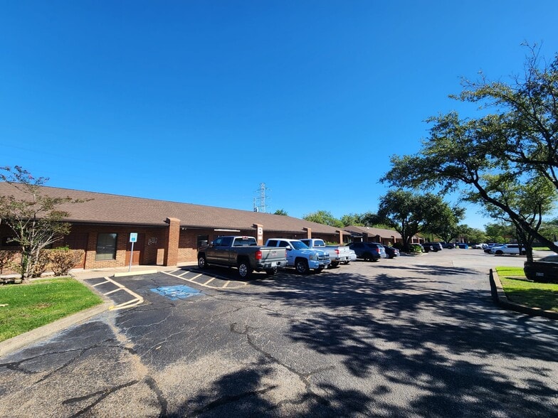 15055 East Fwy, Channelview, TX à louer - Photo du bâtiment - Image 2 de 9