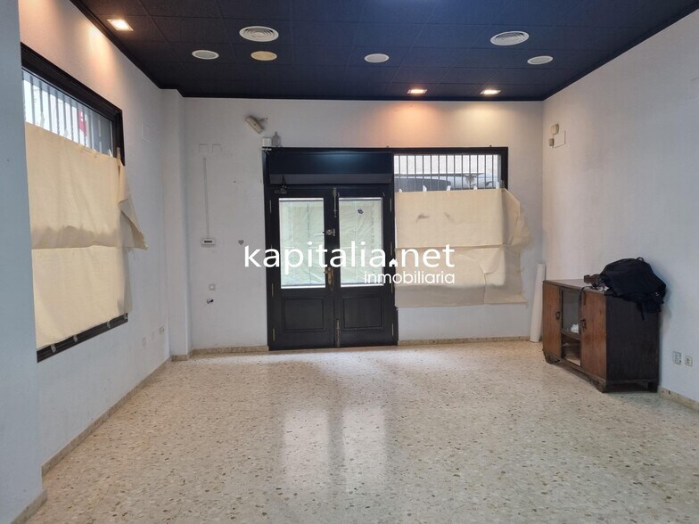 Commerce de détail dans València, Valencia à louer - Photo du bâtiment - Image 2 de 7