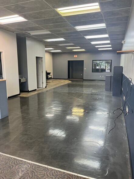 8395-8417 Oswego Rd, Liverpool, NY à louer - Photo du bâtiment - Image 2 de 13