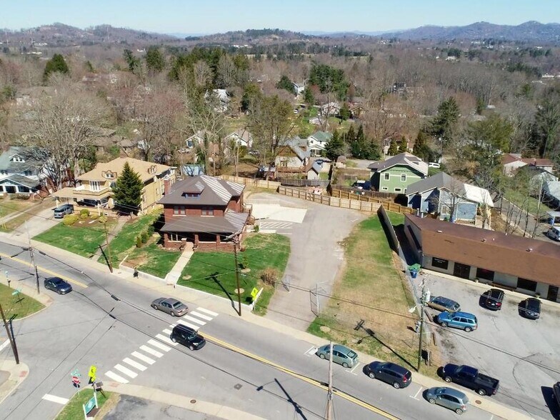 865 Haywood Rd, Asheville, NC à vendre - Photo principale - Image 1 de 17