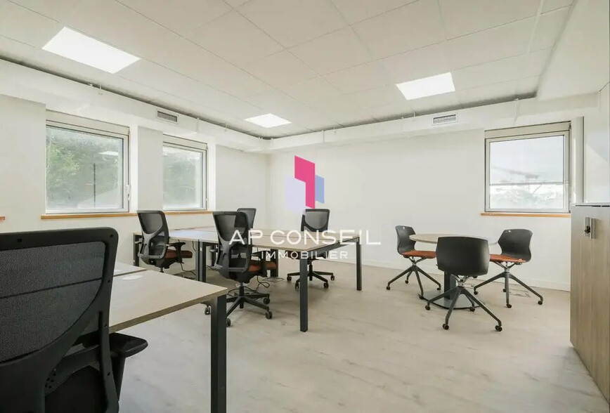 Office in Meudon for lease - Interior Photo - Image 2 of 6