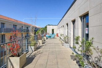 Office in Aix-en-Provence for lease Building Photo- Image 2 of 3