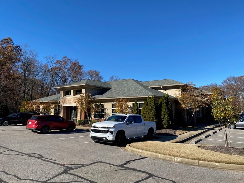 9091 Poplar Ave, Germantown, TN à louer - Photo principale - Image 1 de 2