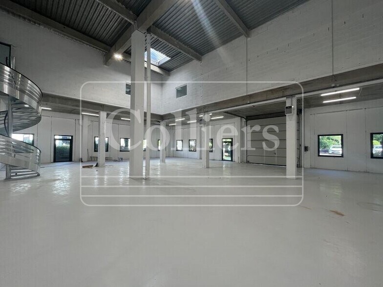 Flex in Vitrolles for lease - Building Photo - Image 2 of 9