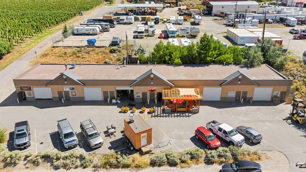 9503 Cedar Av, Summerland, BC à vendre - Photo du bâtiment - Image 3 de 11