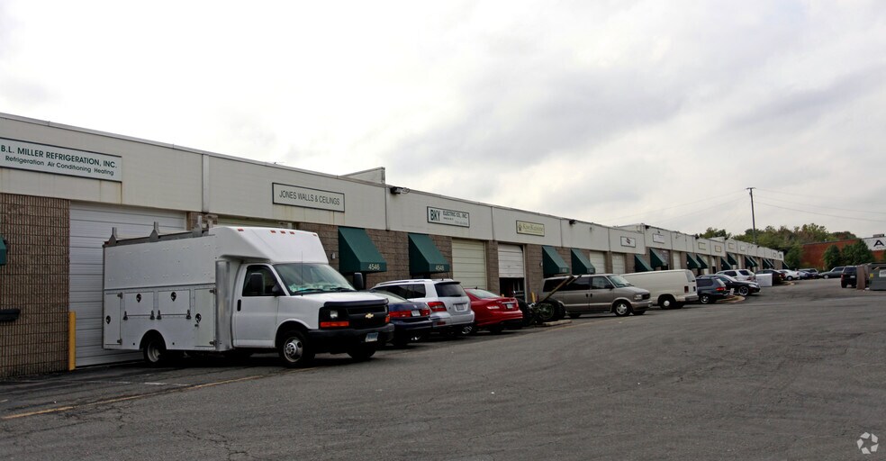 4536-4574 Eisenhower Ave, Alexandria, VA for lease - Building Photo - Image 2 of 7