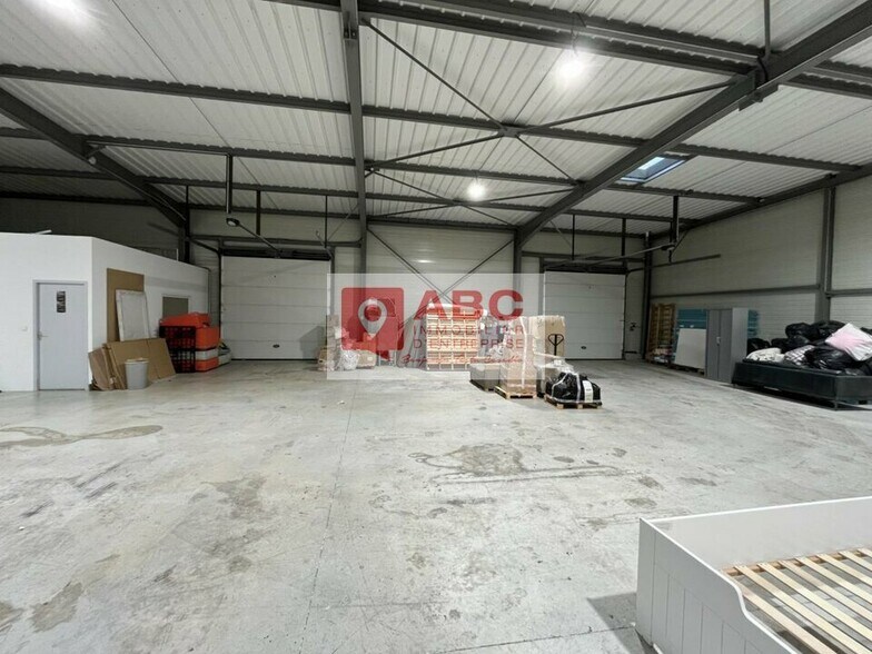 Industrial in Gallargues-le-Montueux for lease - Interior Photo - Image 1 of 6