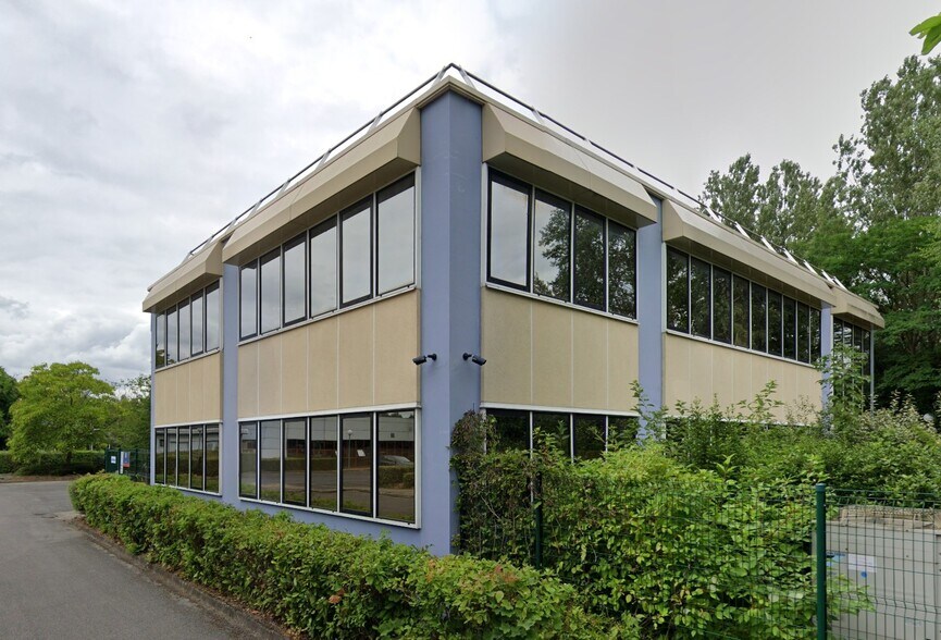 Office in Saint-Thibault-des-Vignes for lease - Primary Photo - Image 1 of 1