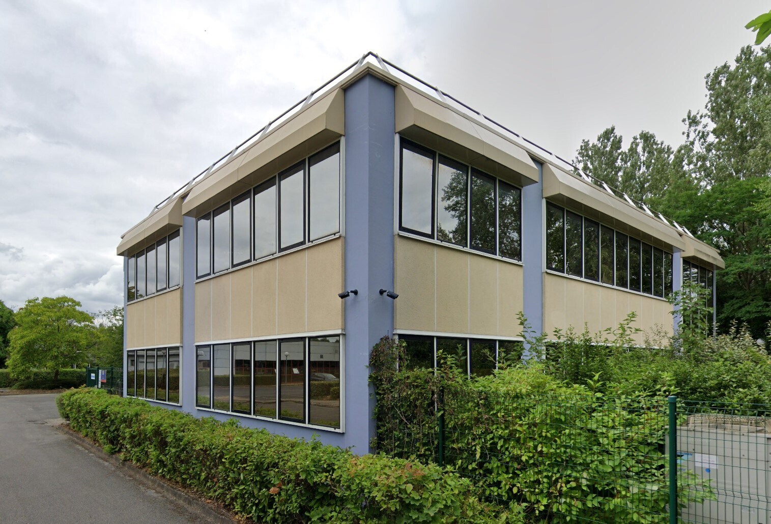 Bureau dans Saint-Thibault-des-Vignes à louer Photo principale- Image 1 de 2