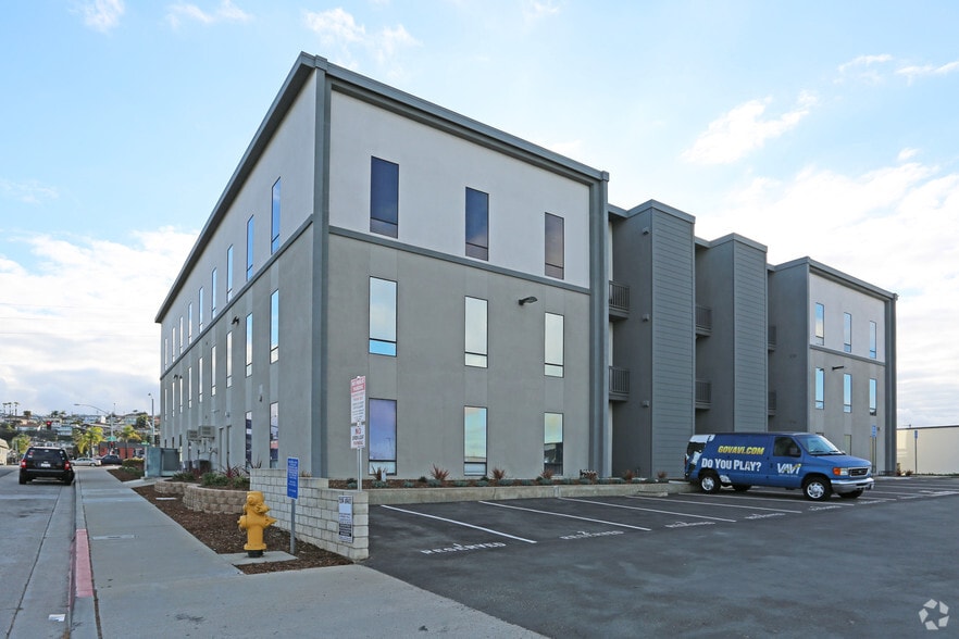 1094 Cudahy Pl, San Diego, CA for lease - Building Photo - Image 2 of 4