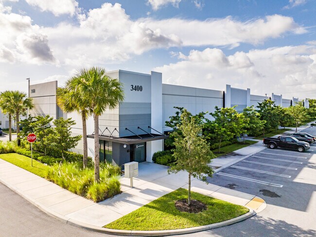 Plus de détails pour 3400 NW 27th Ave, Pompano Beach, FL - Local d'activités à louer