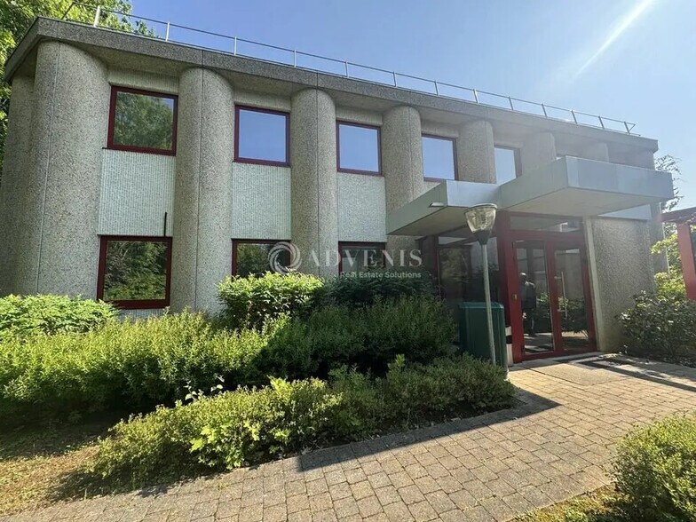 Bureau dans Tremblay-en-France à louer - Photo du bâtiment - Image 1 de 5