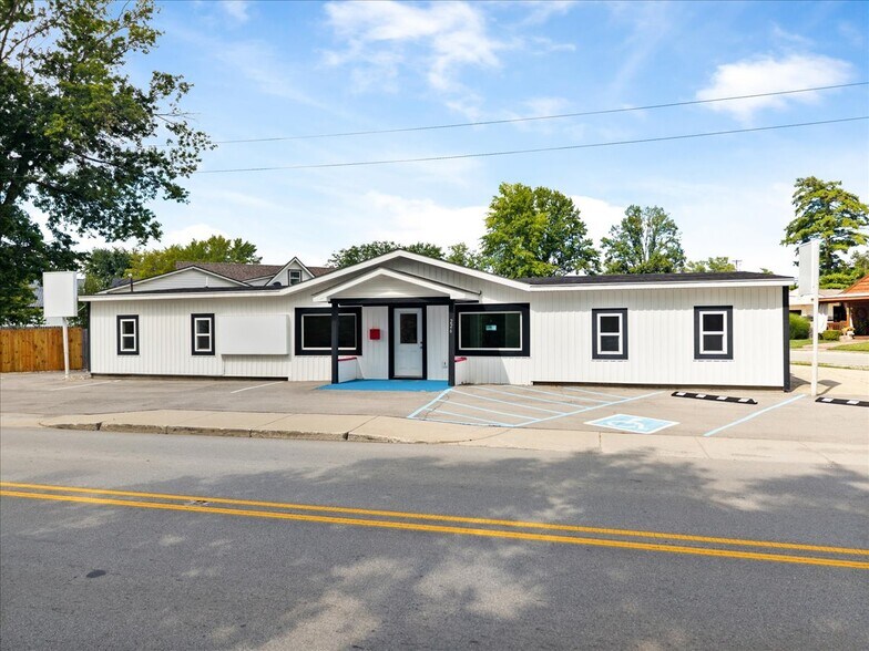 226 E Pendleton Ave, Lapel, IN à vendre - Photo du bâtiment - Image 2 de 12
