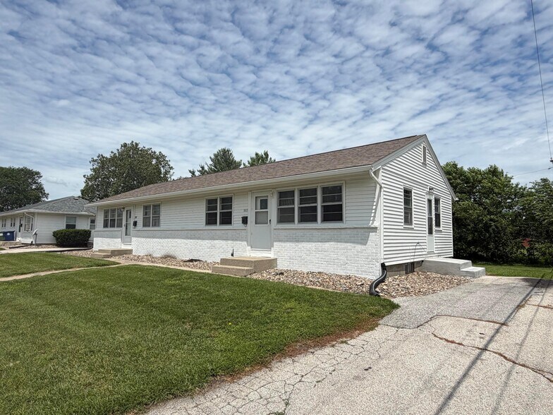 3517-3519 Tripp St, Ames, IA for sale - Building Photo - Image 2 of 10