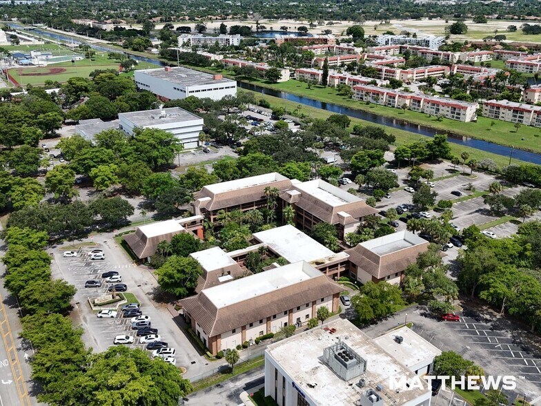 7800 W Oakland Park Blvd, Sunrise, FL à vendre - Photo du bâtiment - Image 2 de 3
