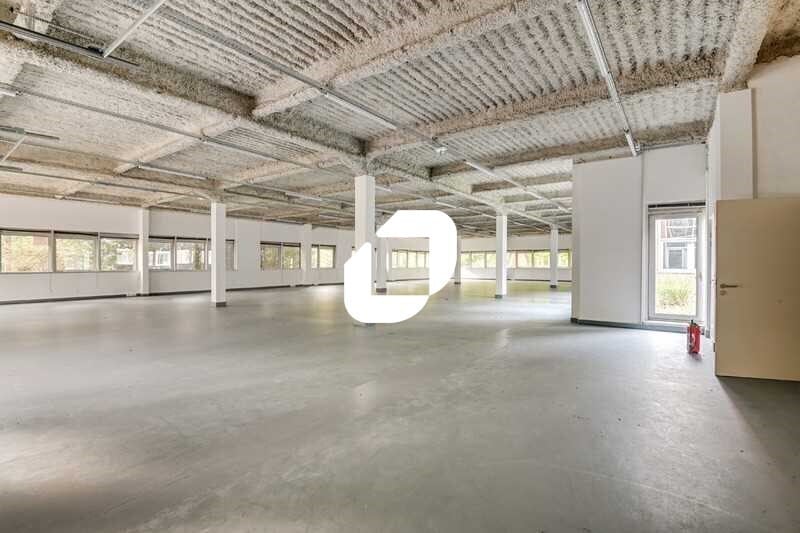 Flex in Les Ulis for lease - Interior Photo - Image 2 of 15