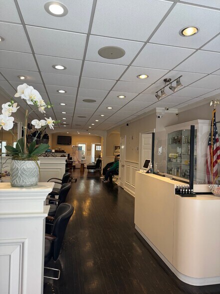 123 Wolfs Ln, Pelham, NY à vendre - Photo intérieure - Image 2 de 7