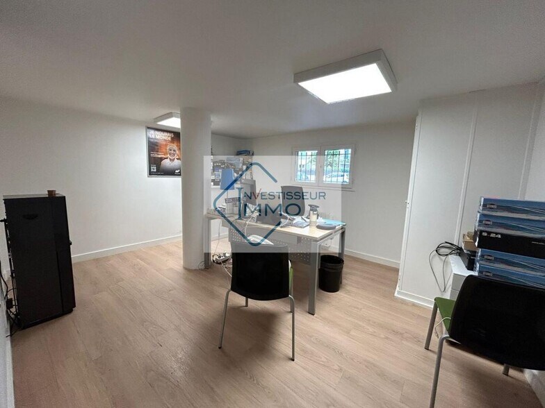 Office in Coulommiers for sale - Interior Photo - Image 3 of 5