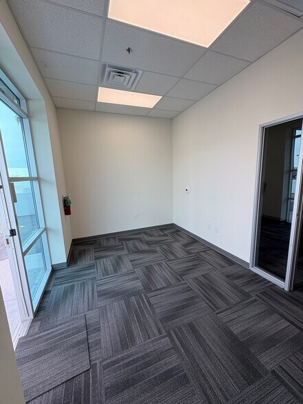 1385 Pama Ln, Las Vegas, NV à louer - Photo du bâtiment - Image 2 de 20