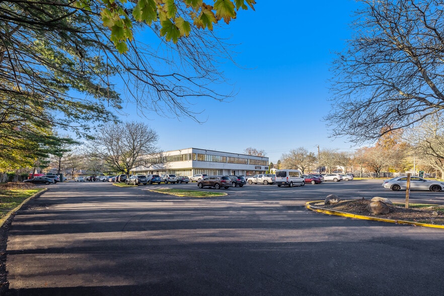 200 E Eckerson Rd, New City, NY for lease - Building Photo - Image 2 of 33