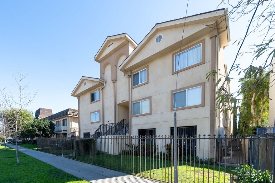 13430 Victory Blvd, Van Nuys, CA à vendre - Photo du bâtiment - Image 3 de 30