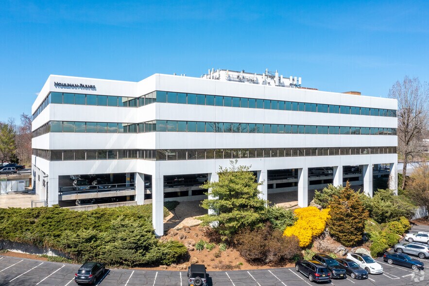 4 W Red Oak Ln, White Plains, NY à louer - Photo du bâtiment - Image 3 de 14