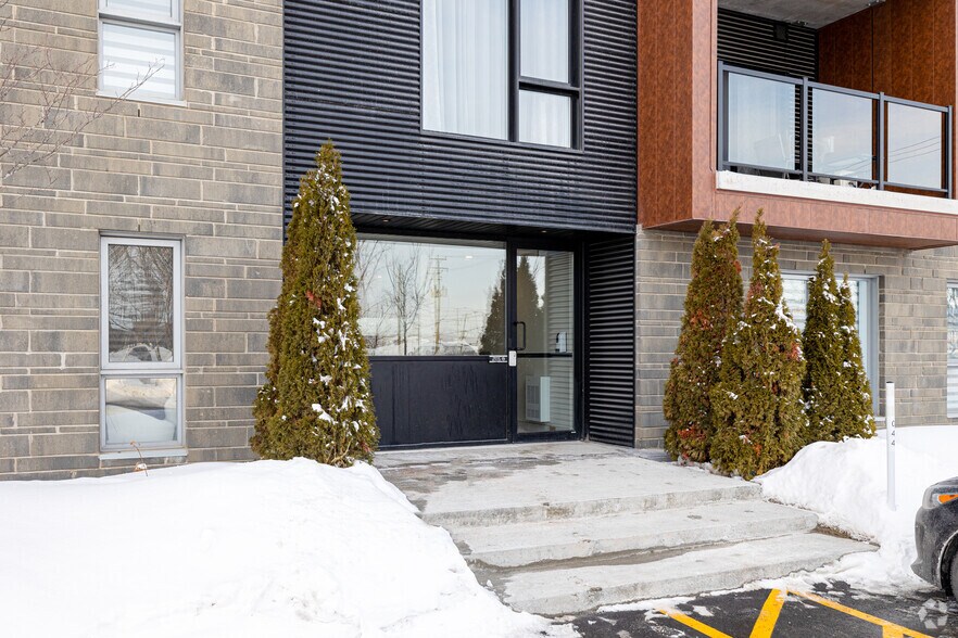 1449-1451 Av De La Gare, Mascouche, QC à louer - Photo du bâtiment - Image 2 de 4