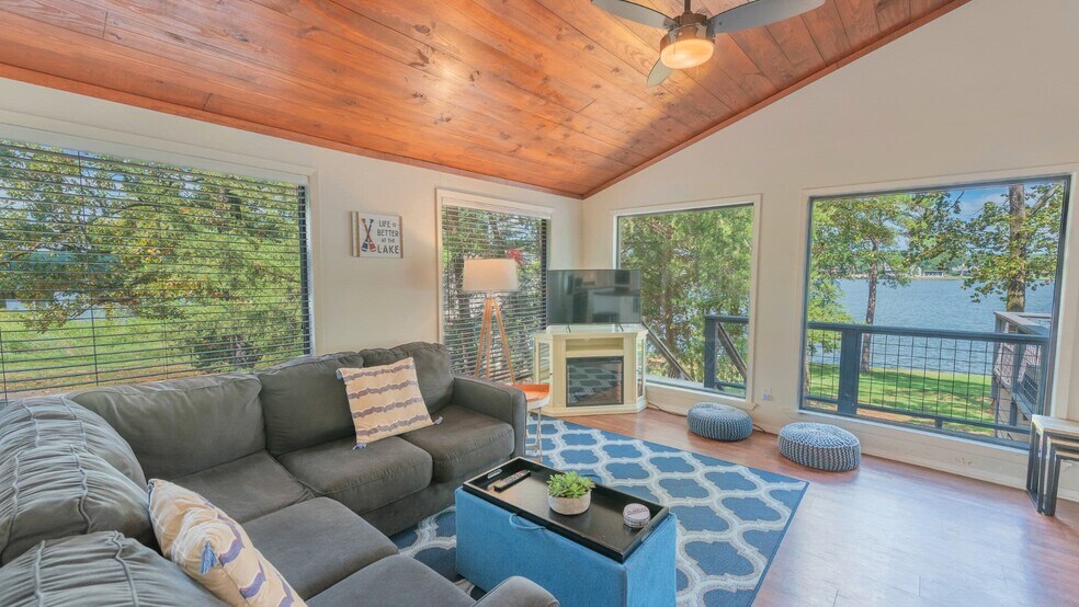 108 E Barker Creek Dr, Scroggins, TX à vendre - Vidéo sur l’inscription commerciale - Image 2 de 30