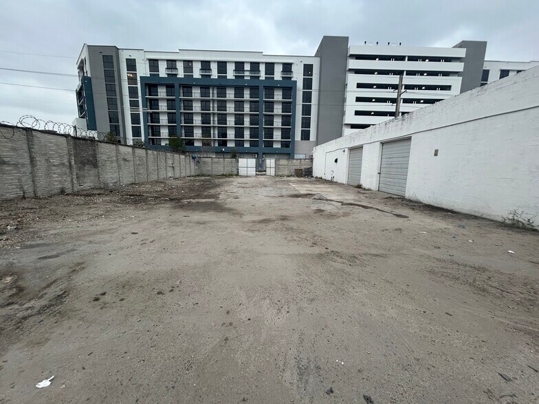 618 NW 6th Ave, Fort Lauderdale, FL à louer - Photo du bâtiment - Image 2 de 7