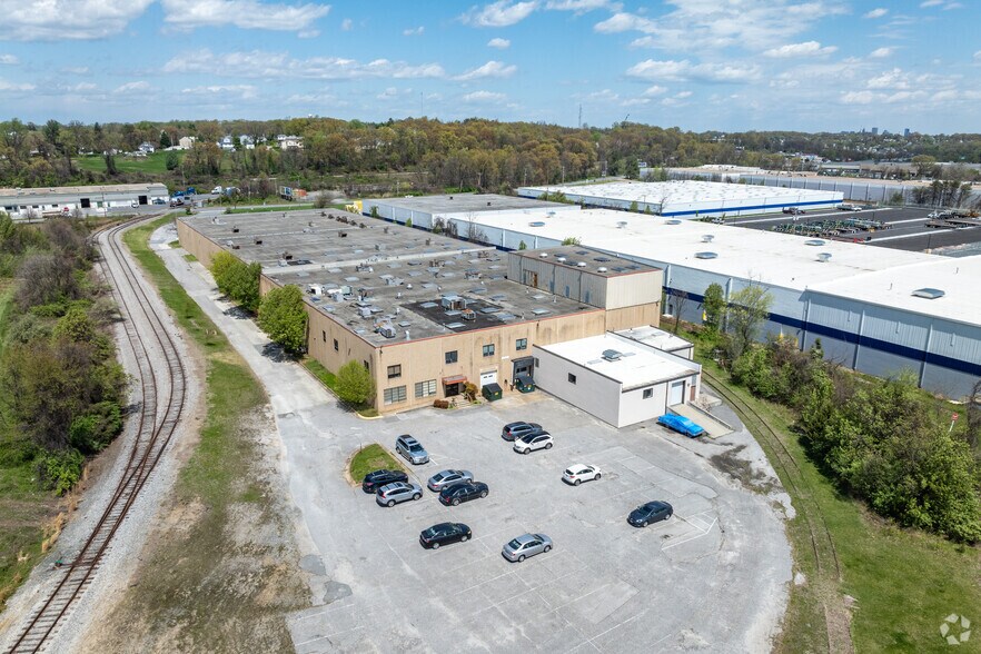 4665 Hollins Ferry Rd, Halethorpe, MD à vendre - Photo du bâtiment - Image 2 de 2