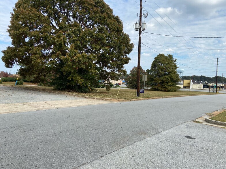 7631 Highway 85, Riverdale, GA à vendre - Photo du bâtiment - Image 2 de 2