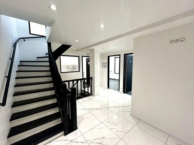 Office in Paris for sale - Interior Photo - Image 3 of 17