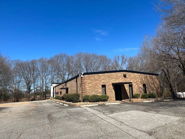 130 Irene Cir, Greenville, SC for sale - Building Photo - Image 1 of 1