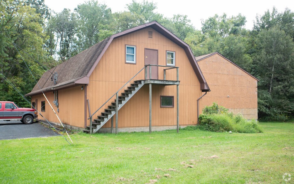 210 Independence Rd, East Stroudsburg, PA à vendre - Photo principale - Image 2 de 3