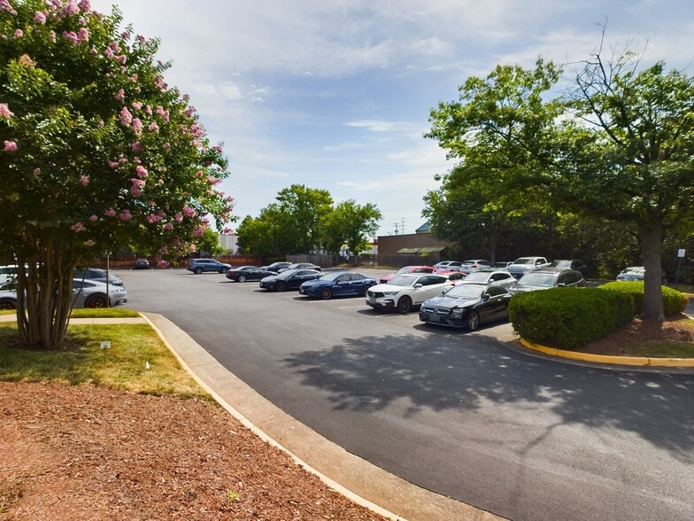 14012-14018 Sullyfield Cir, Chantilly, VA for lease - Building Photo - Image 1 of 8