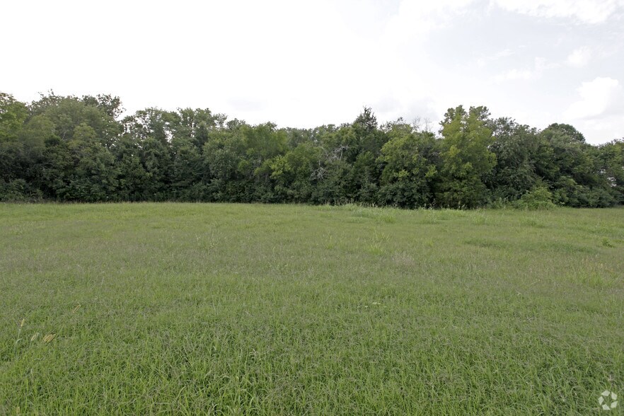 1204 & 1210 Longleaf Drive | 1.88 Acres portefeuille de 2 propriétés à vendre sur LoopNet.ca - Photo du bâtiment - Image 1 de 3