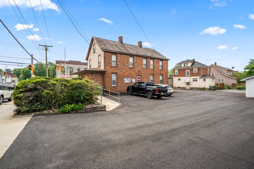 1 Main St, Sayreville, NJ à louer - Photo du bâtiment - Image 3 de 19