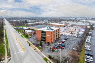 605 E Algonquin Rd, Arlington Heights, IL - AERIAL  map view