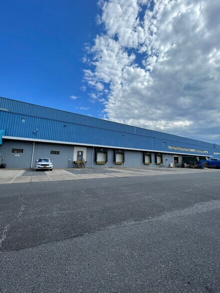 55 Talmadge Rd, Edison, NJ à louer - Photo du bâtiment - Image 3 de 13