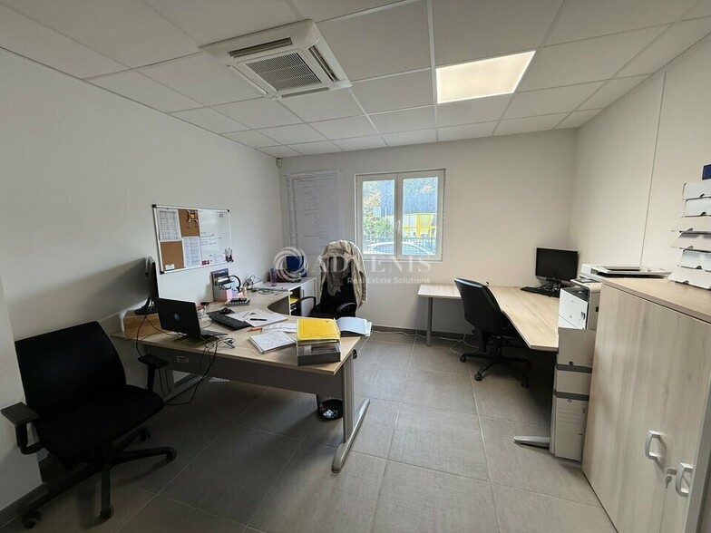 Industrial in Saint-Jean-de-Braye for lease - Building Photo - Image 3 of 12