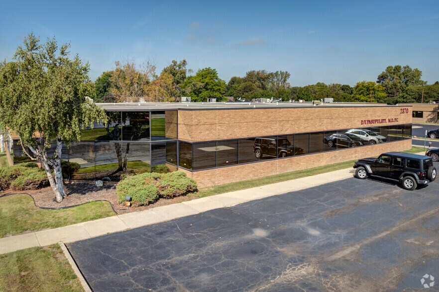 2370 S Linden Rd, Flint, MI à louer - Photo du bâtiment - Image 3 de 21
