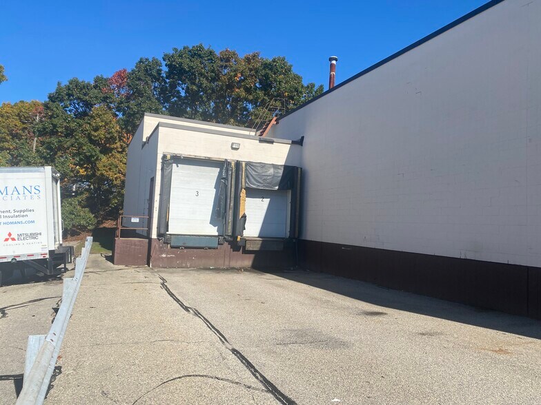 33 Plan Way, Warwick, RI à louer - Photo du bâtiment - Image 2 de 6