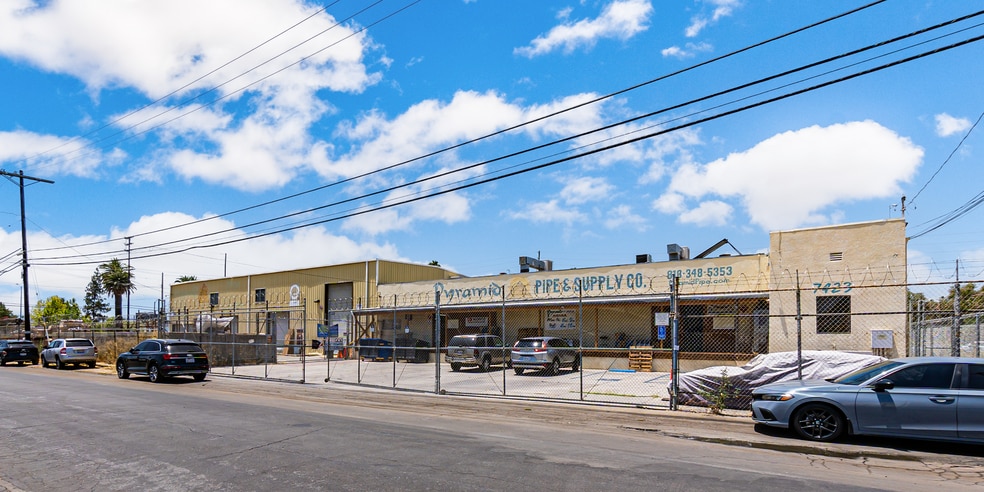 7423 Deering Ave, Canoga Park, CA for lease - Building Photo - Image 2 of 5