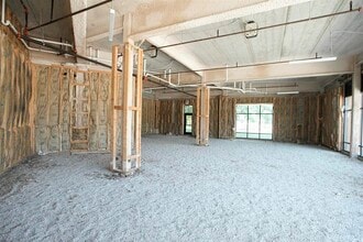 400 W Washington St, Muncie, IN à louer Photo du bâtiment- Image 2 de 10